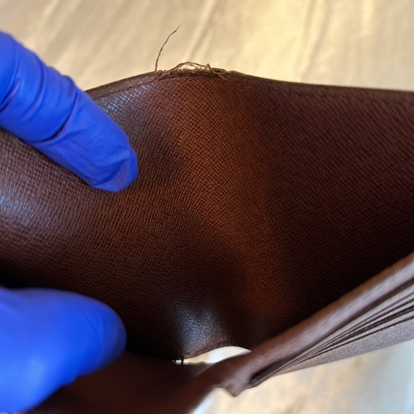 Louis Vuitton - Unisex Mono Bifold Wallet - Picture 13 of 15